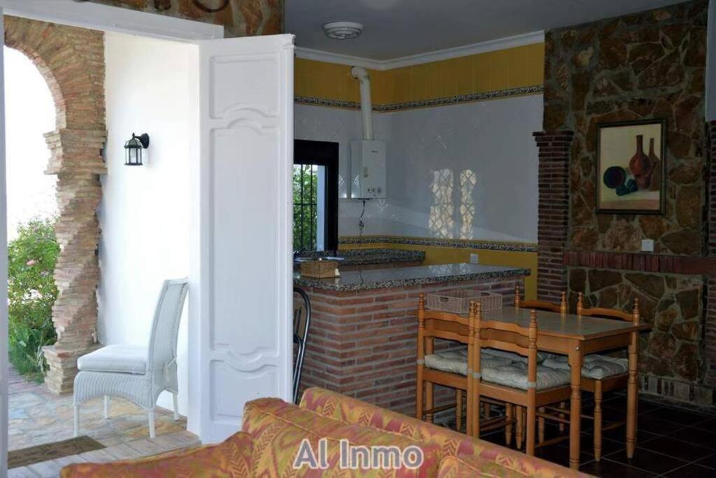Las Palmeras - Ein Stueck Vom Paradies - Behagliches Haus Mit Pool 알고도날레스 외부 사진